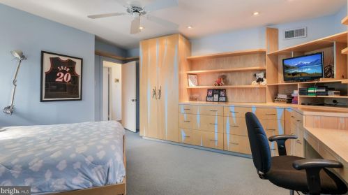 868 Broadmoor Rd, Huntingdon Valley PA 19006-2803 exterior