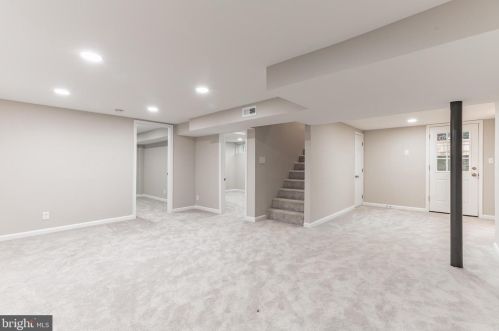 4613 Creek Shore Dr, Rockville MD 20852-2410 exterior