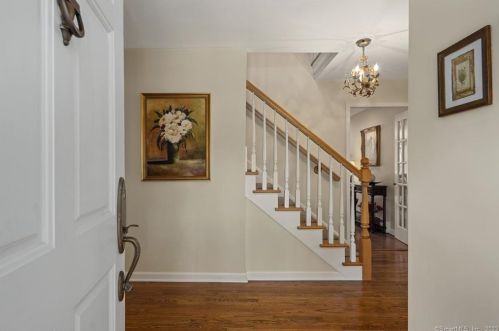 140 Long Lots Rd, Westport CT 06880-3826 exterior