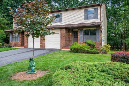 14 Cactus Ct, Edison, NJ 08820-1432