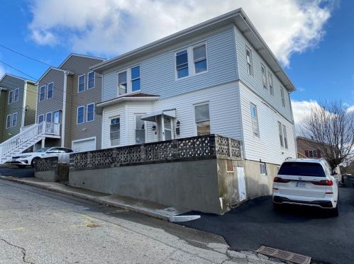 29 Christopher St, Providence, RI 02904-1313