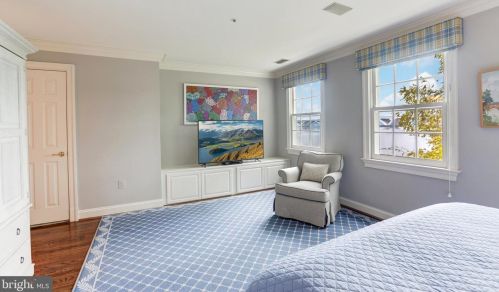 11 Wilkes St, Alexandria VA 22314-3856 exterior