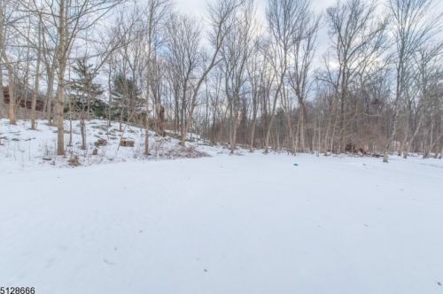 30 Stratfordshire Dr, Wantage NJ  07461-4223 exterior