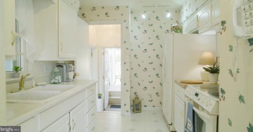 22 Lincoln Dr, Hanover PA 17331-4906 exterior