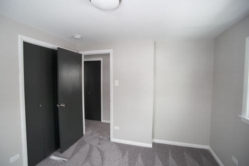 8015 Artesian Ave, Chicago IL  60652-2819 exterior