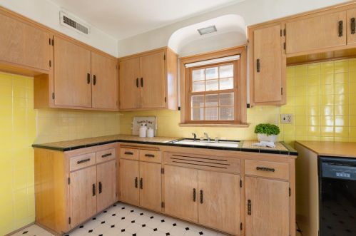 2517 82, Milwaukee WI 53219-0024 exterior