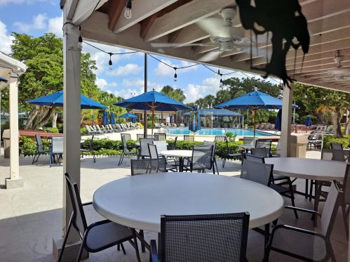 10137 Mangrove Dr, Boynton Beach FL 33437-1326 exterior