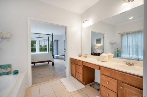 185 Country Club Dr, Seymour CT 06478-1197 exterior