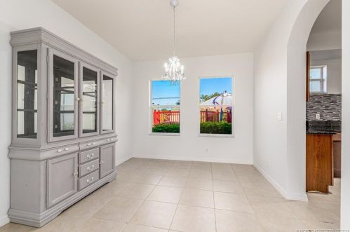 1131 Haleyberry Ave, Fort Pierce FL 34953-6832 exterior