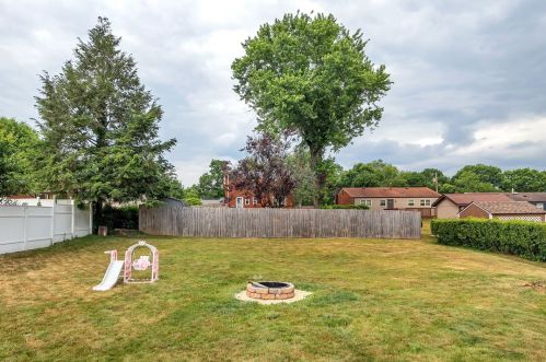 4828 Havana Dr, Pittsburgh PA 15239-2420 exterior