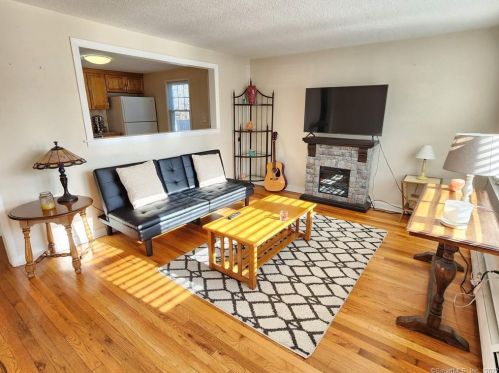 121 Loomis St, Manchester CT  06042-1947 exterior