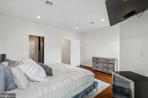 1324 Howard St, Philadelphia PA 19122-2445 exterior