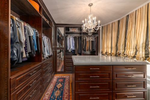 2597 Maryland Ave, Milwaukee WI 53211-3735 exterior