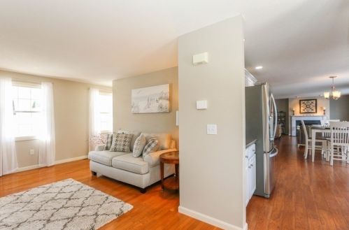 25 Gates Ave, Springfield MA 01118-2302 exterior