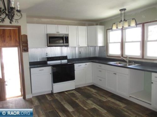 551 39th St, Hibbing, MN 55746-3131