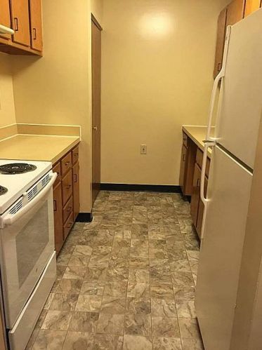 1146 Main St, Manchester CT  06040-6037 exterior