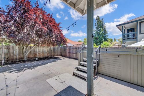 120 Hazelmere Dr, Folsom CA 95630-5522 exterior