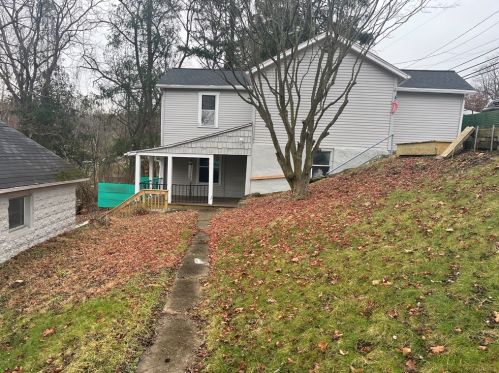 882 Center Rd, Pittsburgh PA  15239-1962 exterior