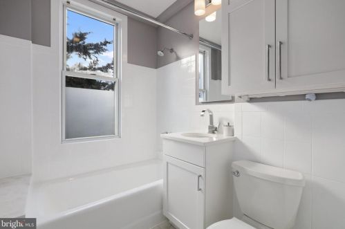 2132 Newport Pl, Washington DC 20037-3002 exterior