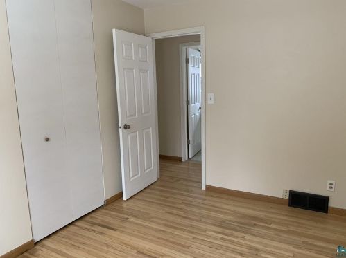 132 Winona St, Duluth MN 55803-1809 exterior