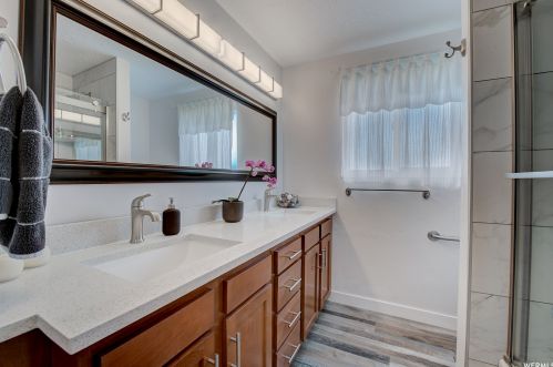 318 David Cir, Sandy UT 84070 exterior