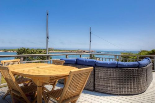 232 Ocean Ave, Middletown RI 02840-6507 exterior