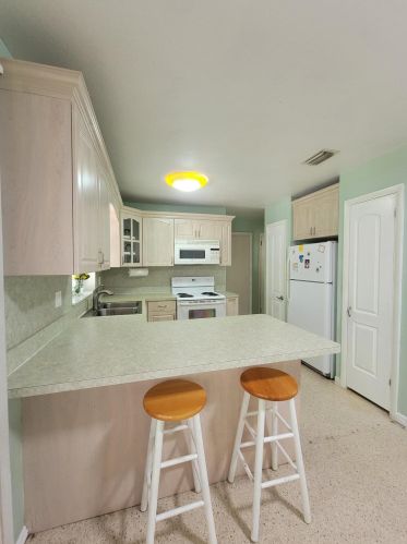 610 Azalea Ave, Fort Pierce FL 34982-6228 exterior