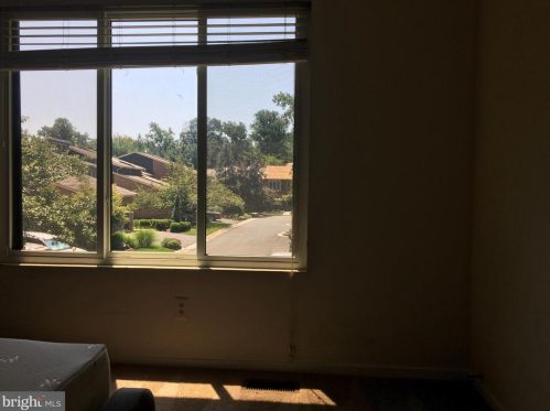 10741 Gloxinia Dr, Rockville MD 20852-3404 exterior