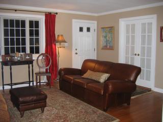 4704 Creek Shore Dr, Rockville MD  20852-2408 exterior