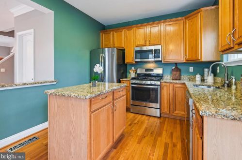 3853 Watkins Mill Dr, Alexandria VA  22304-6448 exterior