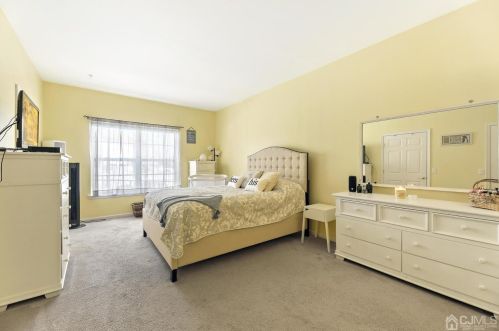 62 Frst Dr, Piscataway NJ 08854-2276 exterior