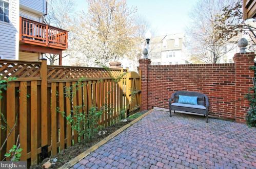 4999 Murtha St, Alexandria VA 22304-8612 exterior