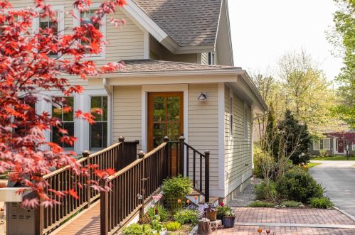 79 Mtn Rd, Concord NH 03301-6902 exterior