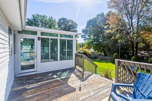 61 Arbor Rd, Enfield CT 06082-4204 exterior