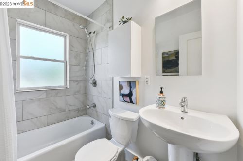 1241 Burnett St, Berkeley CA 94702-2407 exterior