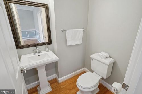 1320 Lessard Ln, Mc Lean VA  22101-3630 exterior