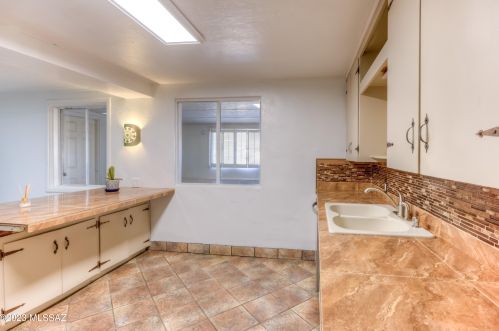 4602 Seneca St, Tucson AZ  85712-3272 exterior