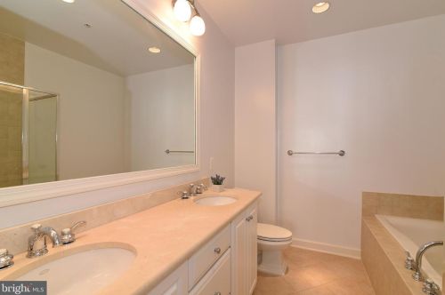 713 Carpenter Rd, Alexandria VA  22314-6227 exterior