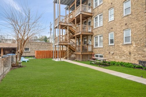 4451 Sunnyside Ave, Chicago IL  60630-4129 exterior