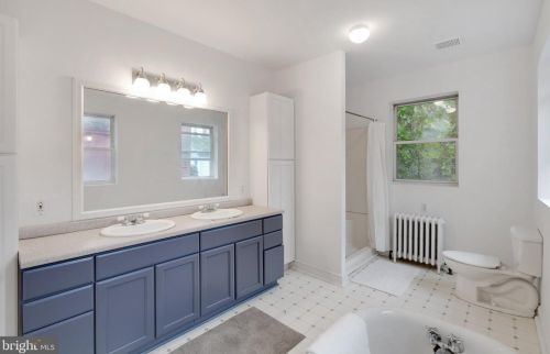 335 Manton St, Philadelphia PA 19146-3811 exterior