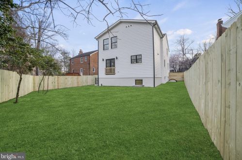 1505 Crestwood Dr, Alexandria VA  22302-2303 exterior