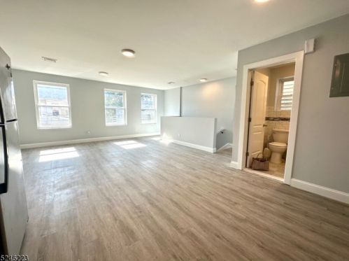 20 Grv Ter, Irvington NJ 07111-2722 exterior