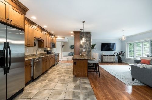 38 Murray St, Peabody, MA 01960-2327