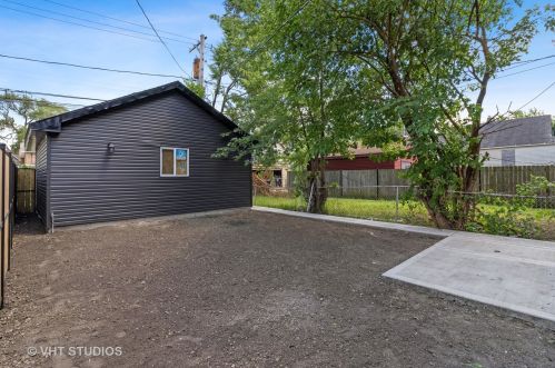 9145 University Ave, Chicago IL 60619-7946 exterior