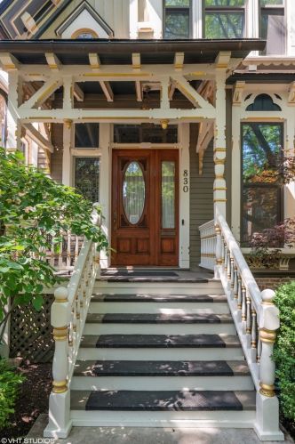 830 Wolfram St, Chicago, IL 60657-5108