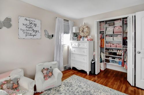 27 Birch Dr, Red Bank NJ 07702 exterior