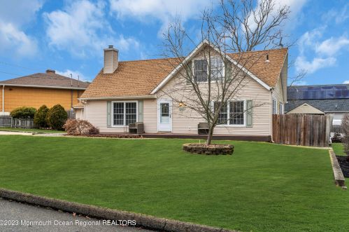 2237 Emerald Park Dr, Lacey NJ  08731-3716 exterior