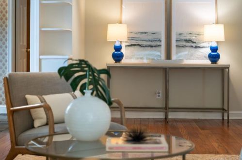 31 Crst Rd, Norwalk CT 06853-1207 exterior