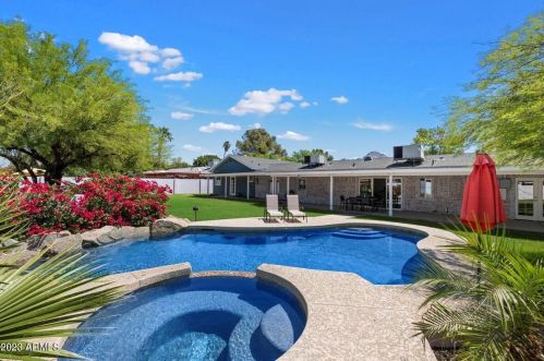 6834 13th St, Phoenix AZ  85014-1124 exterior