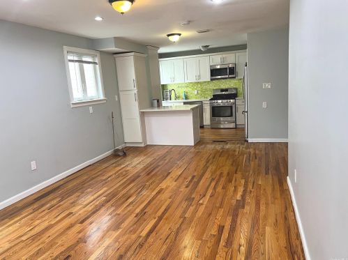 2858 Sampson Ave, Bronx NY  10465-2918 exterior